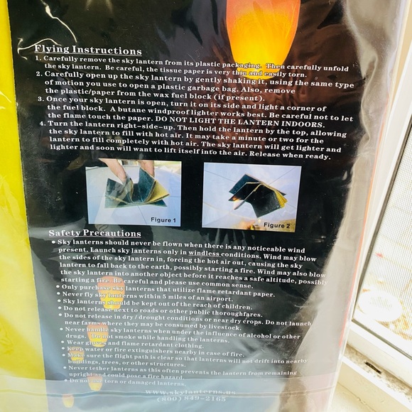 Two (2) sky lanterns - Picture 3 of 3